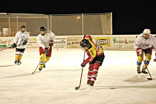 Giovane+ nella morsa dei mastini della VPC on ice