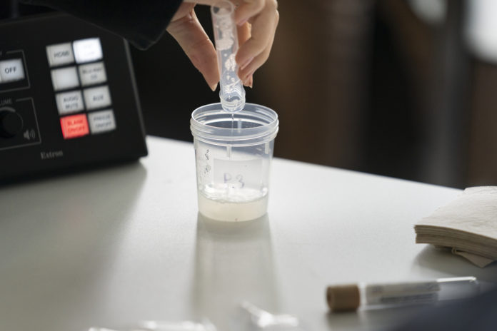 KLASSENZIMMER, SCHULKLASSE, KANTONSSCHULE WIEDIKON, KWI, KONTONSSCHULE, GYMNASIUM, KANTI, GYMI, MATURITAETSKLASSE, ABSCHLUSSKLASSE, PCR-TEST, PCR-SPEICHELPOOLTEST, PCR-POOLTEST, POOLTEST, SPEICHELTEST, SPUCKTEST, SPEICHELPOOLTEST, TEST, CORONATEST, CORONA