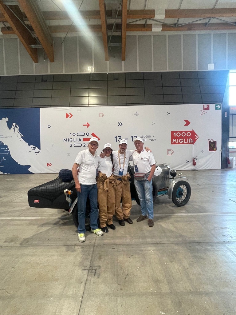 giorno 5 5 - i più felici erano i meccanici che si prendono cura della macchina tutto l'anno non solo durante la 1000Miglia